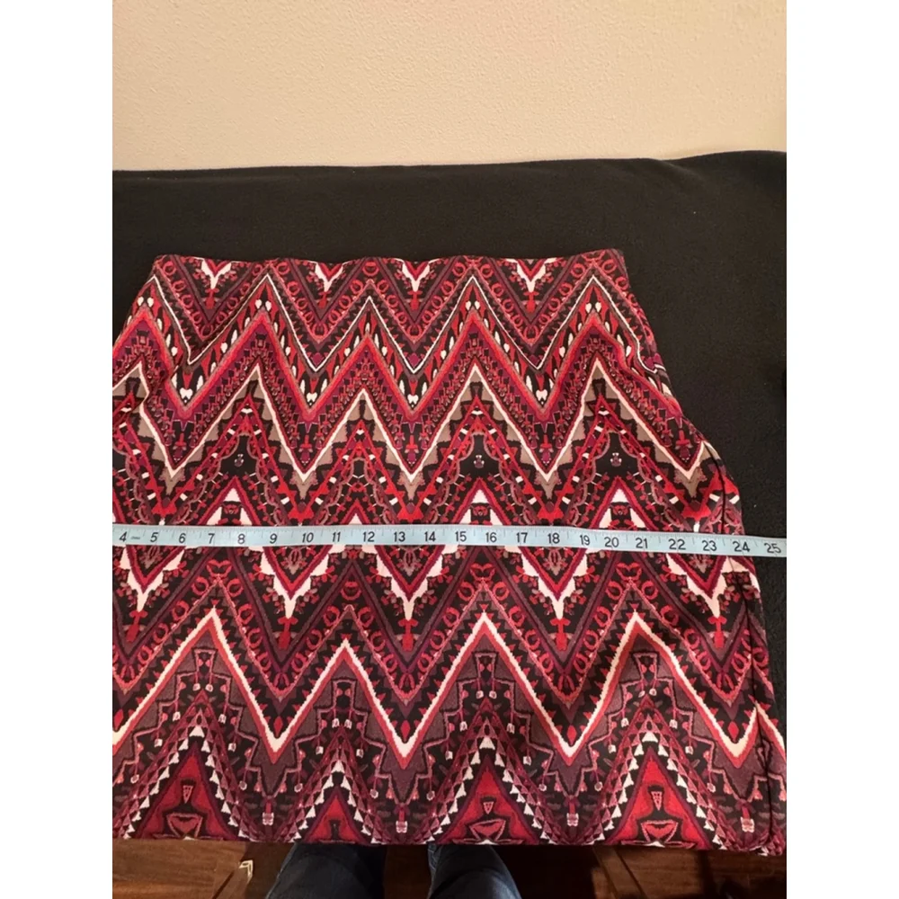 Christopher & Banks geometric Skirt 1X Red purple gray white stretch pull-on - Picture 7 of 8